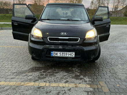 Черный Киа Soul, объемом двигателя 1.6 л и пробегом 300 тыс. км за 5700 $, фото 1 на Automoto.ua