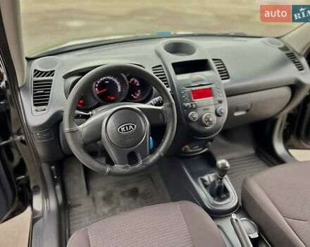 Киа Soul 2010 в Днепре (Днепропетровске) на Automoto.ua Черный Киа Soul, объемом двигателя 1.59 л и пробегом 168 тыс. км за 6000 $, фото 1 на Automoto.ua