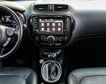 Красный Киа Soul, объемом двигателя 2 л и пробегом 126 тыс. км за 3500 $, фото 8 на Automoto.ua
