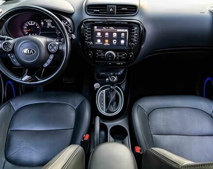 Красный Киа Soul, объемом двигателя 2 л и пробегом 126 тыс. км за 3500 $, фото 9 на Automoto.ua