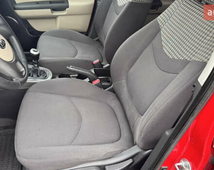 Красный Киа Soul, объемом двигателя 1.59 л и пробегом 212 тыс. км за 5950 $, фото 20 на Automoto.ua