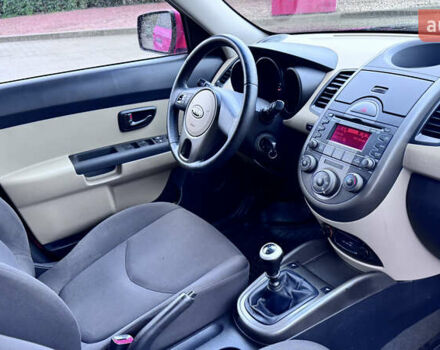 Красный Киа Soul, объемом двигателя 1.6 л и пробегом 212 тыс. км за 6600 $, фото 28 на Automoto.ua