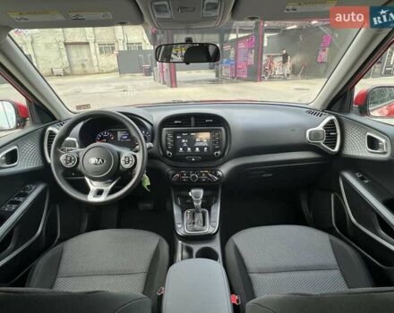 Красный Киа Soul, объемом двигателя 2 л и пробегом 110 тыс. км за 15000 $, фото 13 на Automoto.ua