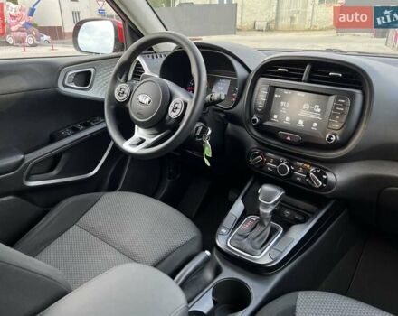 Красный Киа Soul, объемом двигателя 2 л и пробегом 110 тыс. км за 15000 $, фото 15 на Automoto.ua