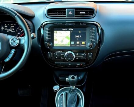 Сірий Кіа Soul, об'ємом двигуна 2 л та пробігом 125 тис. км за 4800 $, фото 12 на Automoto.ua