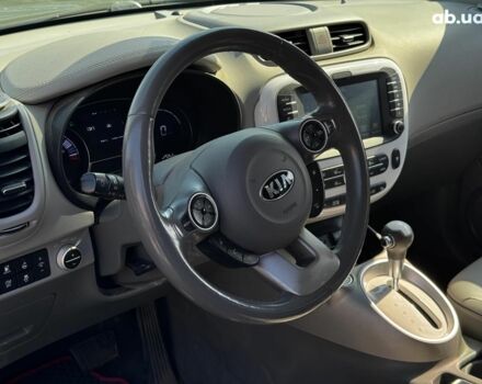 Сірий Кіа Soul, об'ємом двигуна 0 л та пробігом 152 тис. км за 10590 $, фото 13 на Automoto.ua