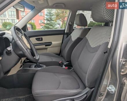 Серый Киа Soul, объемом двигателя 1.6 л и пробегом 210 тыс. км за 5900 $, фото 24 на Automoto.ua