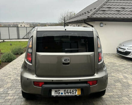 Киа Soul 2009 в Виннице на Automoto.ua Серый Киа Soul, объемом двигателя 1.6 л и пробегом 163 тыс. км за 7700 $, фото 12 на Automoto.ua