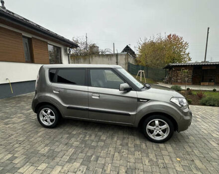 Киа Soul 2009 в Виннице на Automoto.ua Серый Киа Soul, объемом двигателя 1.6 л и пробегом 163 тыс. км за 7700 $, фото 9 на Automoto.ua