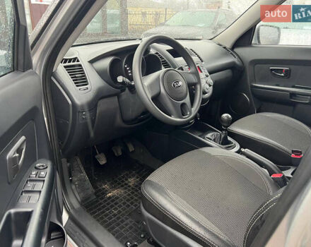 Серый Киа Soul, объемом двигателя 1.6 л и пробегом 40 тыс. км за 9600 $, фото 4 на Automoto.ua
