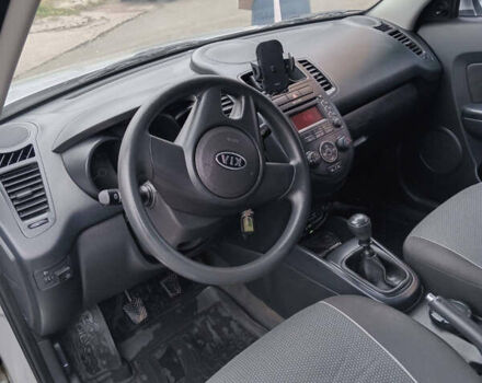 Серый Киа Soul, объемом двигателя 1.59 л и пробегом 106 тыс. км за 8000 $, фото 9 на Automoto.ua