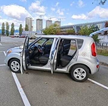 Серый Киа Soul, объемом двигателя 1.59 л и пробегом 184 тыс. км за 8500 $, фото 6 на Automoto.ua