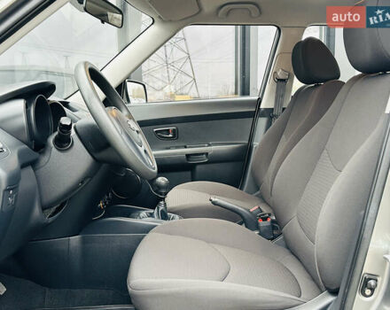 Сірий Кіа Soul, об'ємом двигуна 1.6 л та пробігом 18 тис. км за 9999 $, фото 16 на Automoto.ua