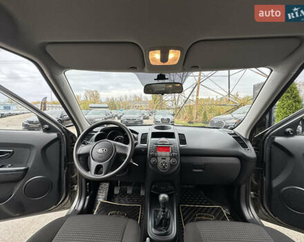 Серый Киа Soul, объемом двигателя 1.6 л и пробегом 18 тыс. км за 10500 $, фото 18 на Automoto.ua