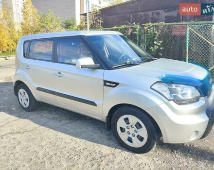 Серый Киа Soul, объемом двигателя 1.58 л и пробегом 209 тыс. км за 7800 $, фото 3 на Automoto.ua