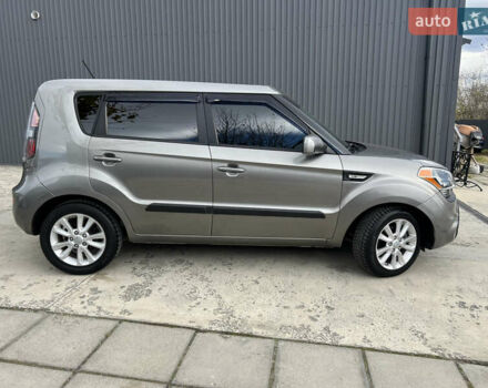 Киа Soul 2013 в Трускавце на Automoto.ua Серый Киа Soul, объемом двигателя 1.59 л и пробегом 141 тыс. км за 7400 $, фото 4 на Automoto.ua