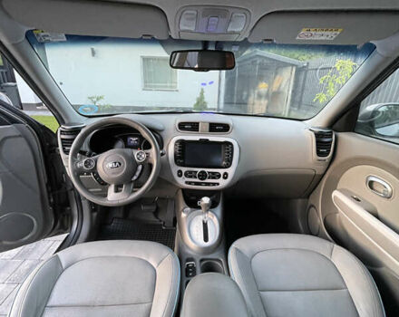 Серый Киа Soul, объемом двигателя 0 л и пробегом 130 тыс. км за 9500 $, фото 4 на Automoto.ua