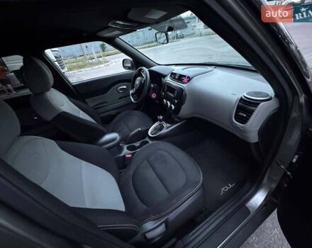Серый Киа Soul, объемом двигателя 2 л и пробегом 240 тыс. км за 9800 $, фото 12 на Automoto.ua