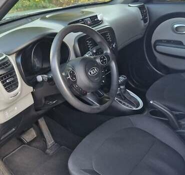 Серый Киа Soul, объемом двигателя 1.59 л и пробегом 138 тыс. км за 10500 $, фото 3 на Automoto.ua