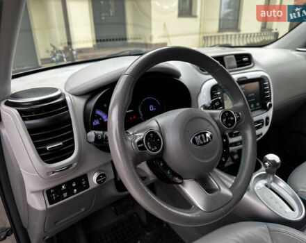 Сірий Кіа Soul, об'ємом двигуна 0 л та пробігом 81 тис. км за 7500 $, фото 30 на Automoto.ua