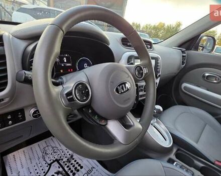 Сірий Кіа Soul, об'ємом двигуна 0 л та пробігом 114 тис. км за 6500 $, фото 16 на Automoto.ua