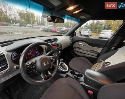 Серый Киа Soul, объемом двигателя 1.59 л и пробегом 122 тыс. км за 10000 $, фото 15 на Automoto.ua
