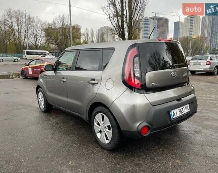 Серый Киа Soul, объемом двигателя 1.59 л и пробегом 122 тыс. км за 10000 $, фото 4 на Automoto.ua