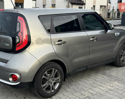 Серый Киа Soul, объемом двигателя 0 л и пробегом 185 тыс. км за 9700 $, фото 5 на Automoto.ua