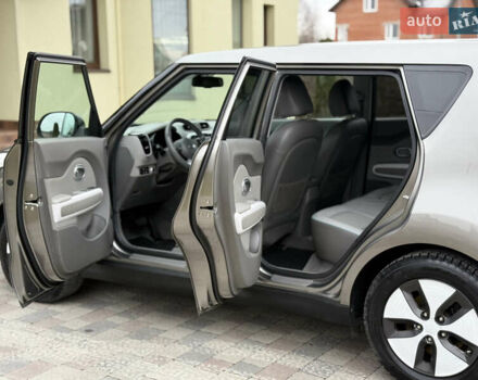 Серый Киа Soul, объемом двигателя 0 л и пробегом 111 тыс. км за 7100 $, фото 13 на Automoto.ua