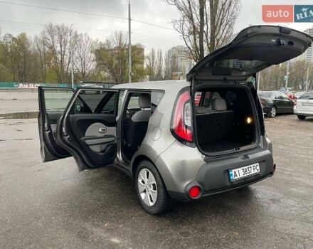 Серый Киа Soul, объемом двигателя 1.59 л и пробегом 122 тыс. км за 10000 $, фото 6 на Automoto.ua