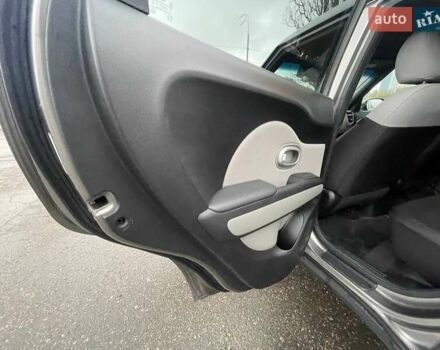 Серый Киа Soul, объемом двигателя 1.59 л и пробегом 122 тыс. км за 10000 $, фото 16 на Automoto.ua