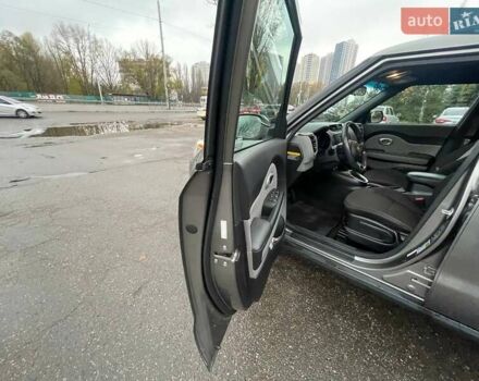 Серый Киа Soul, объемом двигателя 1.59 л и пробегом 122 тыс. км за 10000 $, фото 13 на Automoto.ua