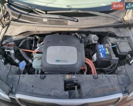 Серый Киа Soul, объемом двигателя 0 л и пробегом 92 тыс. км за 8000 $, фото 18 на Automoto.ua