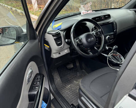 Сірий Кіа Soul, об'ємом двигуна 2 л та пробігом 114 тис. км за 10700 $, фото 5 на Automoto.ua