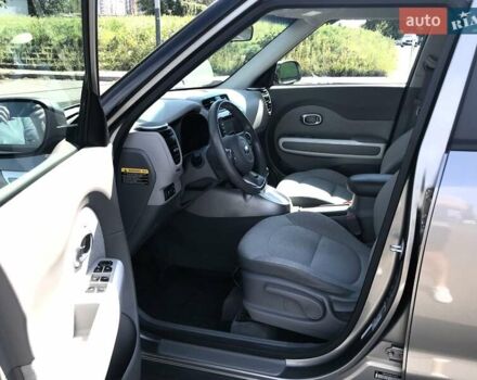 Сірий Кіа Soul, об'ємом двигуна 0 л та пробігом 100 тис. км за 7900 $, фото 20 на Automoto.ua