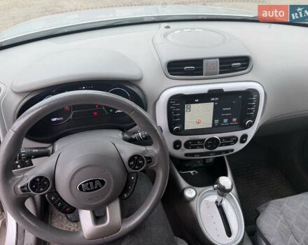 Сірий Кіа Soul, об'ємом двигуна 0 л та пробігом 82 тис. км за 8600 $, фото 5 на Automoto.ua