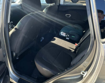 Киа Soul 2016 в Борисполе на Automoto.ua Серый Киа Soul, объемом двигателя 1.59 л и пробегом 120 тыс. км за 10800 $, фото 8 на Automoto.ua