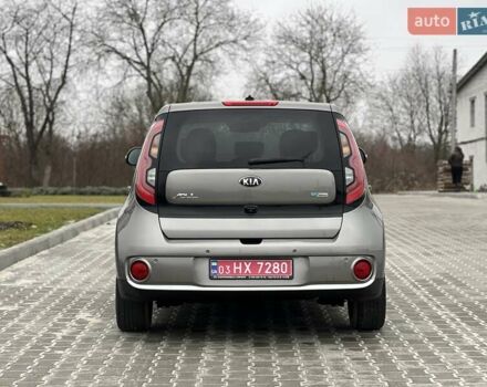 Сірий Кіа Soul, об'ємом двигуна 0 л та пробігом 107 тис. км за 6750 $, фото 11 на Automoto.ua