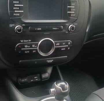 Киа Soul 2016 в Першотравенске на Automoto.ua Серый Киа Soul, объемом двигателя 2 л и пробегом 75 тыс. км за 13500 $, фото 22 на Automoto.ua