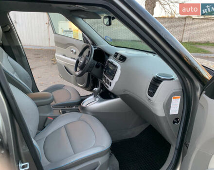 Сірий Кіа Soul, об'ємом двигуна 0 л та пробігом 142 тис. км за 7250 $, фото 6 на Automoto.ua