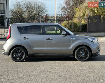 Киа Soul 2016 в Владимир-Волынский на Automoto.ua Серый Киа Soul, объемом двигателя 0 л и пробегом 143 тыс. км за 10250 $, фото 2 на Automoto.ua