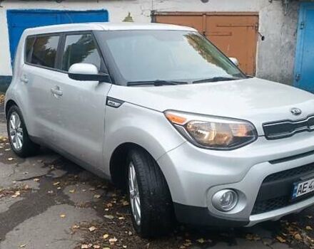 Киа Soul 2016 в Першотравенске на Automoto.ua Серый Киа Soul, объемом двигателя 2 л и пробегом 75 тыс. км за 13500 $, фото 3 на Automoto.ua