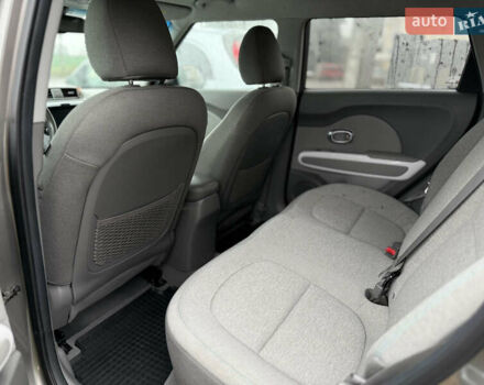Сірий Кіа Soul, об'ємом двигуна 0 л та пробігом 141 тис. км за 10444 $, фото 9 на Automoto.ua