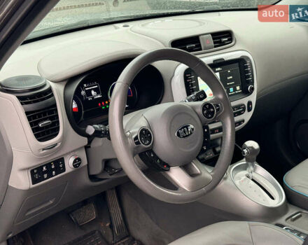 Киа Soul 2017 в Виннице на Automoto.ua Серый Киа Soul, объемом двигателя 0 л и пробегом 108 тыс. км за 10390 $, фото 14 на Automoto.ua