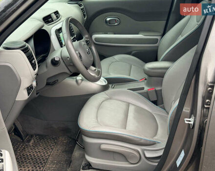 Киа Soul 2017 в Виннице на Automoto.ua Серый Киа Soul, объемом двигателя 0 л и пробегом 108 тыс. км за 10390 $, фото 12 на Automoto.ua