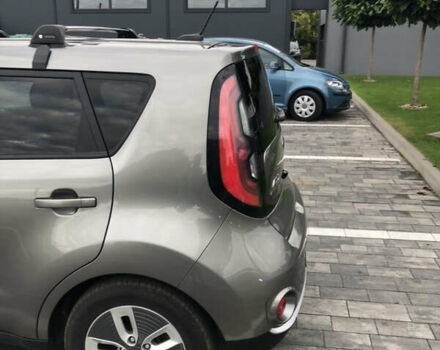 Сірий Кіа Soul, об'ємом двигуна 0 л та пробігом 130 тис. км за 10500 $, фото 5 на Automoto.ua