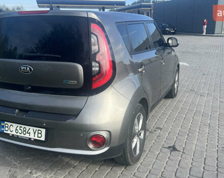 Киа Soul 2017 в Львове на Automoto.ua Серый Киа Soul, объемом двигателя 0 л и пробегом 140 тыс. км за 9800 $, фото 3 на Automoto.ua