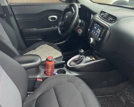 Сірий Кіа Soul, об'ємом двигуна 2 л та пробігом 139 тис. км за 10000 $, фото 7 на Automoto.ua