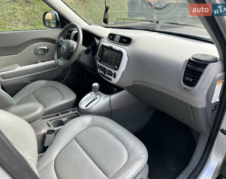 Сірий Кіа Soul, об'ємом двигуна 0 л та пробігом 161 тис. км за 10200 $, фото 44 на Automoto.ua