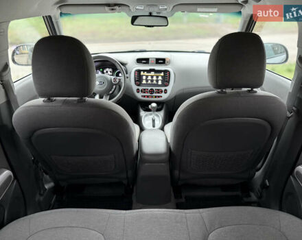 Сірий Кіа Soul, об'ємом двигуна 0 л та пробігом 141 тис. км за 10444 $, фото 12 на Automoto.ua
